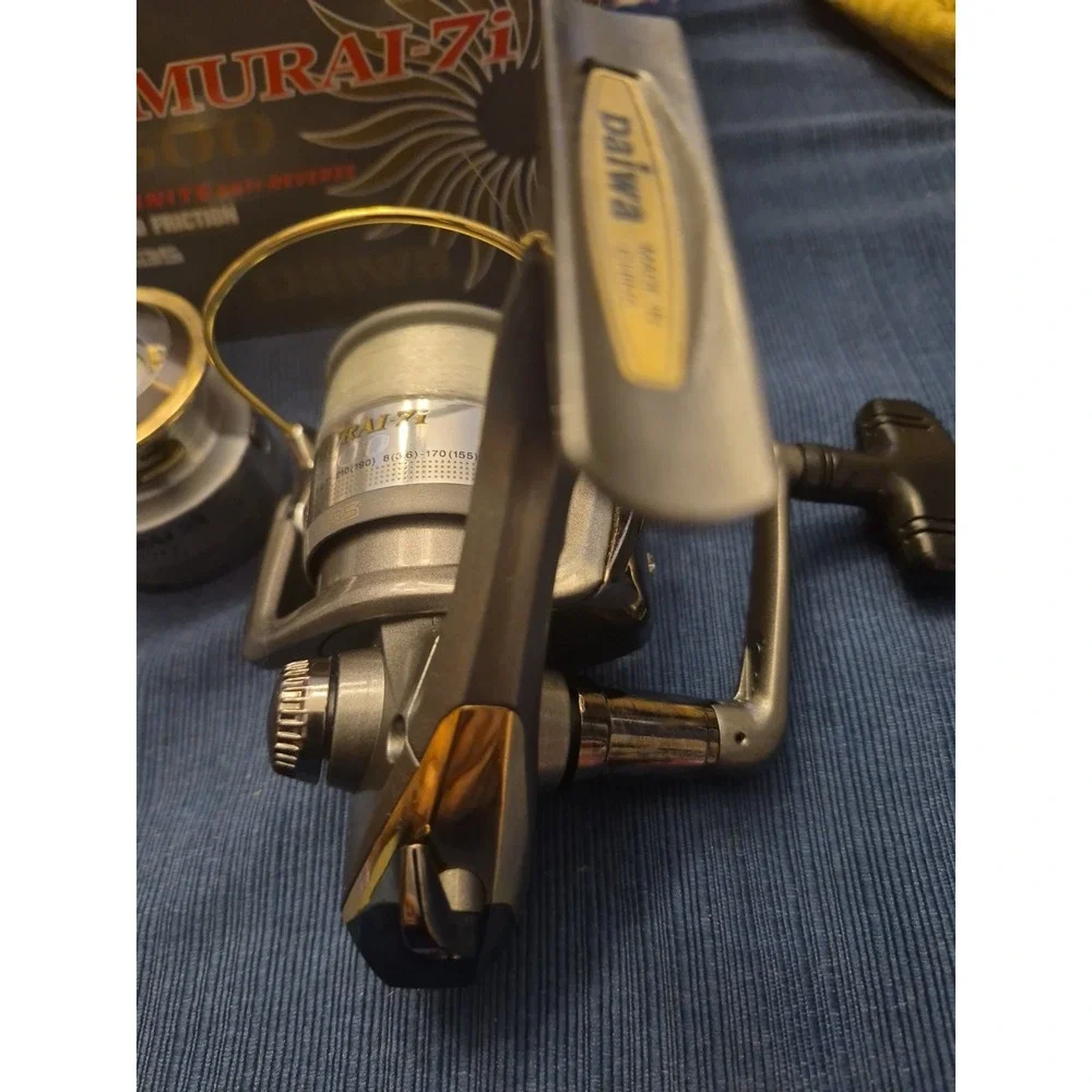 Daiwa Samurai 7i Fishing Spinning Reel NIB